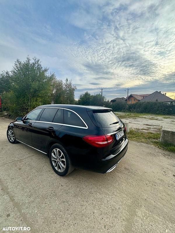 Second-hand Mercedes C220 170 CP (125 kW) 2015 Culoarenegru Break