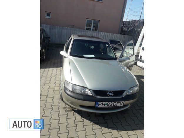 Argintiu Utilizat 1987 Opel Vectra Hatchback | 950 EUR - Imagine 1/4