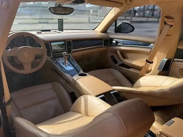 Second-hand Porsche Panamera 250 CP (183 kW) 2012 Negru Hatchback