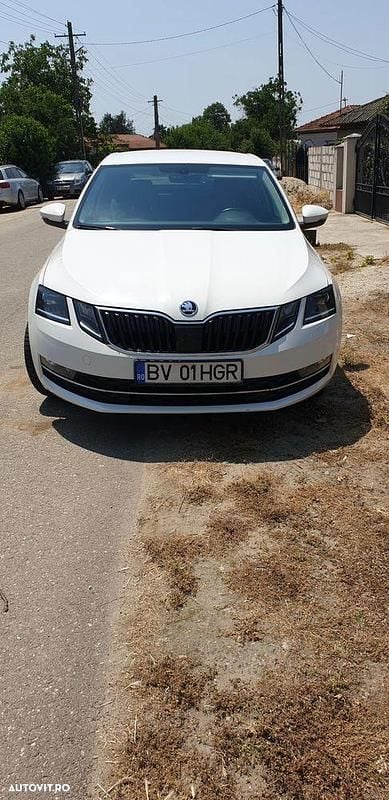 Culoarealb Utilizat 2018 Skoda Octavia Style Hatchback | 11.800 EUR (Preț bun) - Imagine 1/4