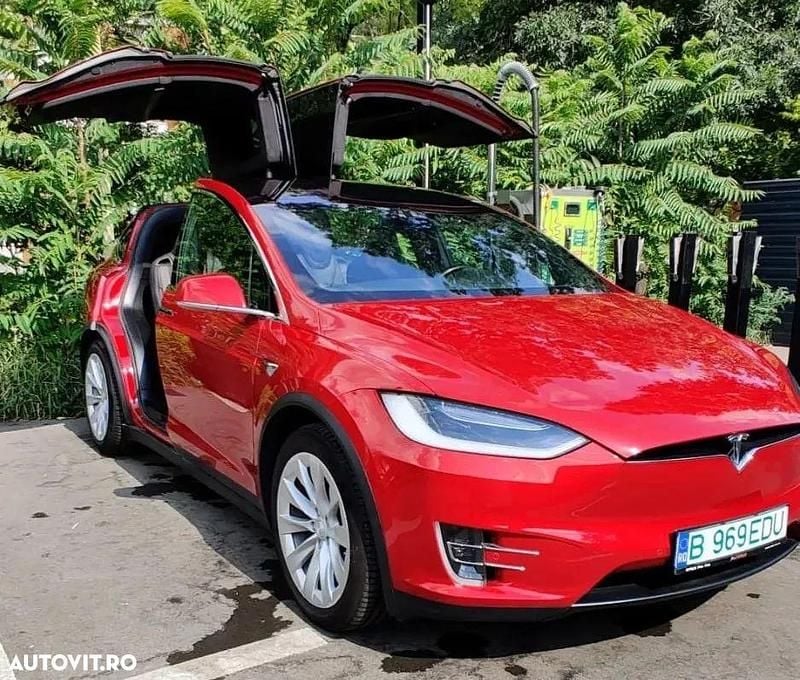 Culoarerosu Utilizat 2018 Tesla Model X SUV | 28.999 EUR - Imagine 1/4