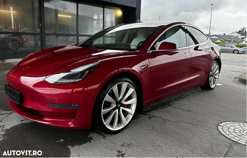 Culoarerosu Utilizat 2019 Tesla Model 3 Performance Berlinǎ | 20.900 EUR (Super Preț) - Imagine 1/4