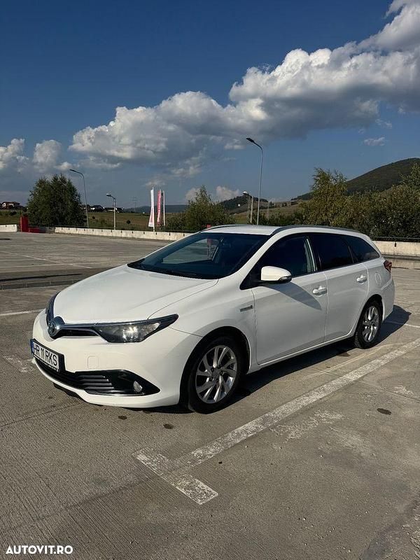 Culoarealb Utilizat 2016 Toyota Auris Break | 11.300 EUR - Imagine 1/4