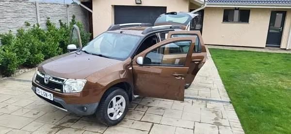 Culoarealte culori Utilizat 2011 Dacia Duster SUV | 4.999 EUR (Preț OK) - Imagine 1/4