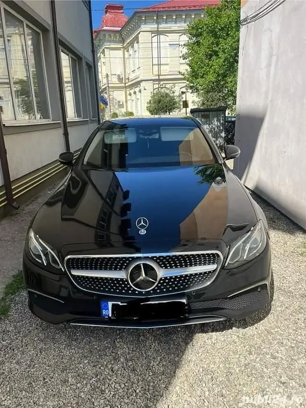 Negru Utilizat 2019 Mercedes E200 Berlinǎ | 12.000 EUR - Imagine 1/4