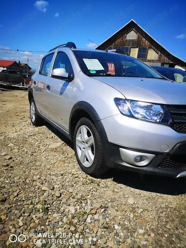 Gri Utilizat 2014 Dacia Sandero Stepway Hatchback | 4.800 EUR (Super Preț) - Imagine 1/4