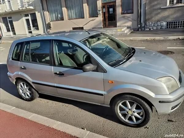 Utilizat 2004 Ford Fusion Hatchback | 4.200 EUR - Imagine 1/4