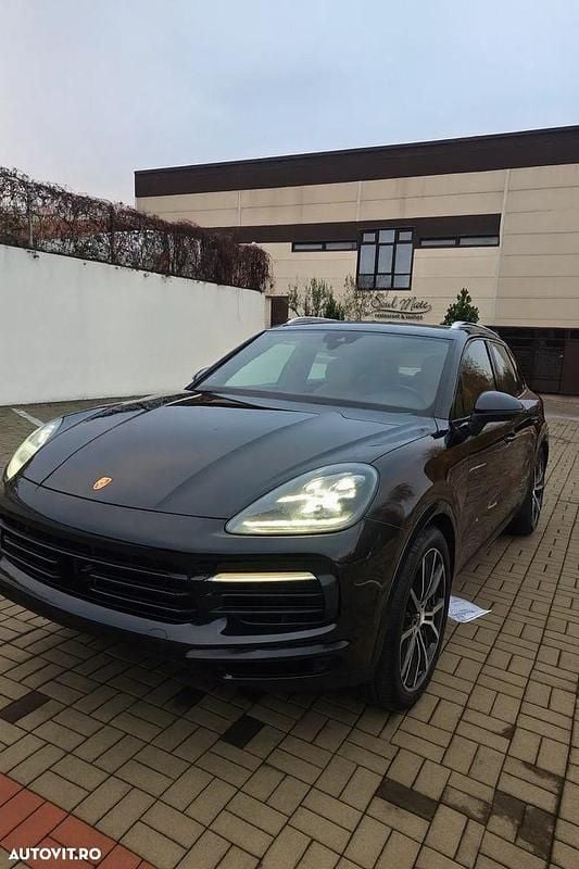 Culoarenegru Utilizat 2019 Porsche Cayenne SUV | 49.900 EUR (Super Preț) - Imagine 1/4