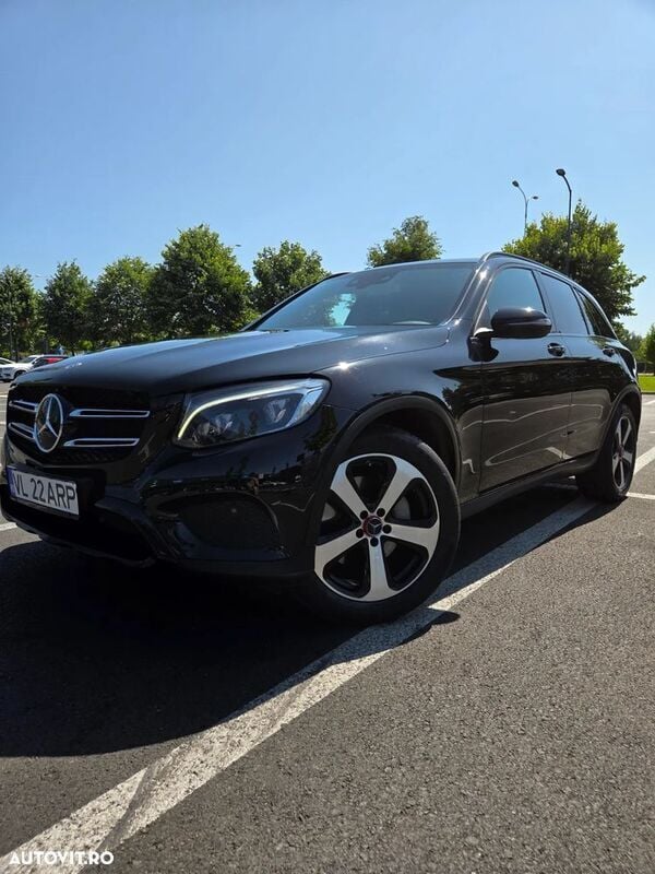 Negru Utilizat 2017 Mercedes GLC220 SUV | 19.999 EUR (Super Preț) - Imagine 1/4