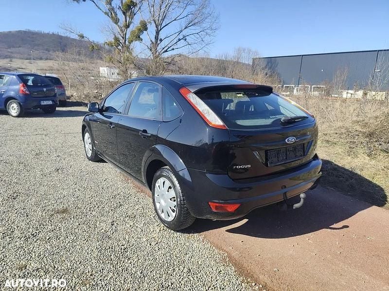 Second-hand Ford Focus Ambiente 90 CP (66 kW) 2009 Culoarenegru