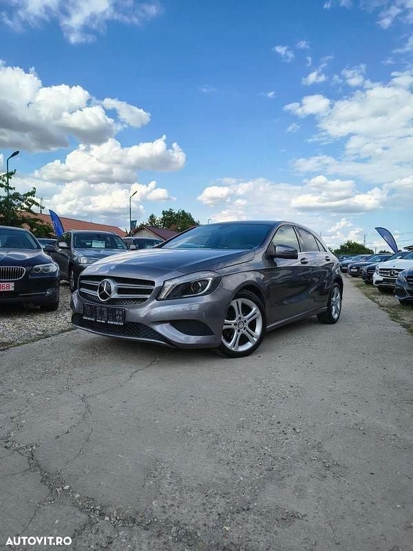 Gri Utilizat 2014 Mercedes A180 Style Hatchback | 10.490 EUR (Preț bun) - Imagine 1/4