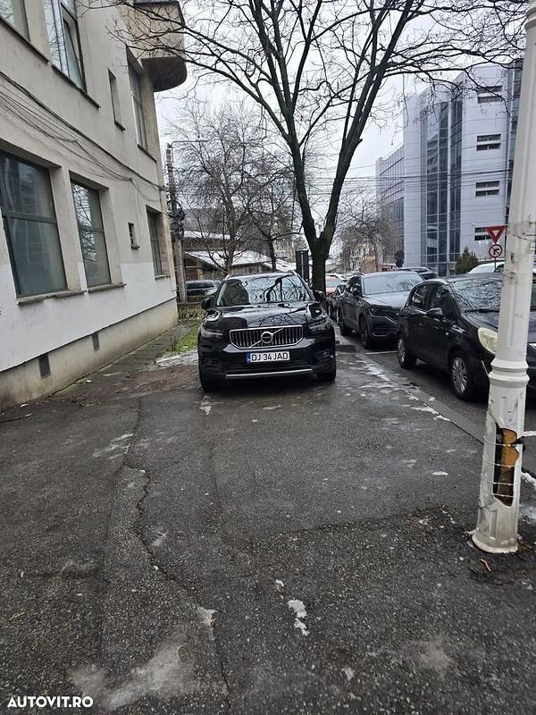 Culoarenegru Second-hand 2021 Volvo XC40 SUV | 24.800 EUR (Preț OK) - Imagine 1/4