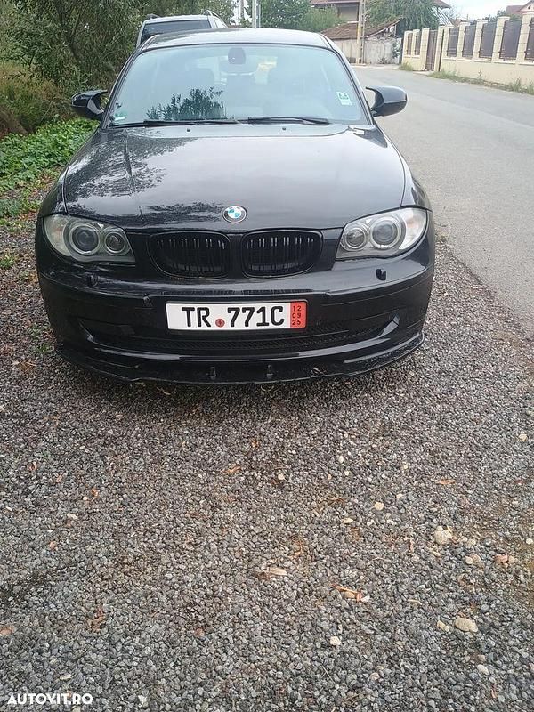 Culoarenegru Second-hand 2010 BMW 118 Hatchback | 4.400 EUR (Preț OK) - Imagine 1/4