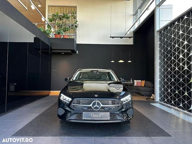 Culoarenegru Nouă 2025 Mercedes A180 Berlinǎ | 35.565 EUR (Super Preț) - Imagine 1/4