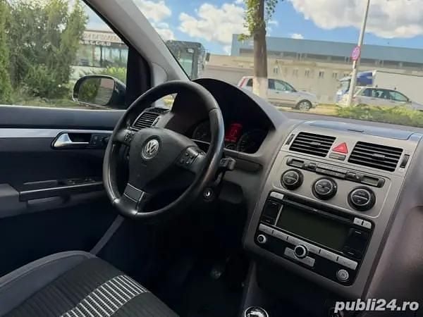 Utilizat 2009 VW Touran Monovolum | 3.699 EUR (Preț bun) - Imagine 1/4
