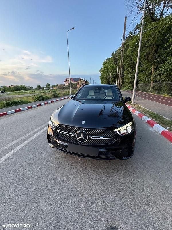 Negru Utilizat 2023 Mercedes GLC200 SUV | 56.500 EUR (Preț OK) - Imagine 1/4