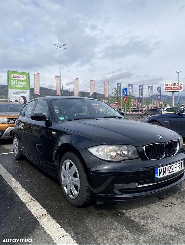 Culoarenegru Utilizat 2008 BMW 118 Hatchback | 3.500 EUR (Preț OK) - Imagine 1/4