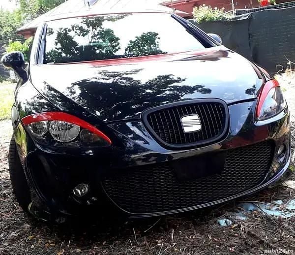 Negru Utilizat 2012 Seat Leon Hatchback | 3.650 EUR (Super Preț) - Imagine 1/4