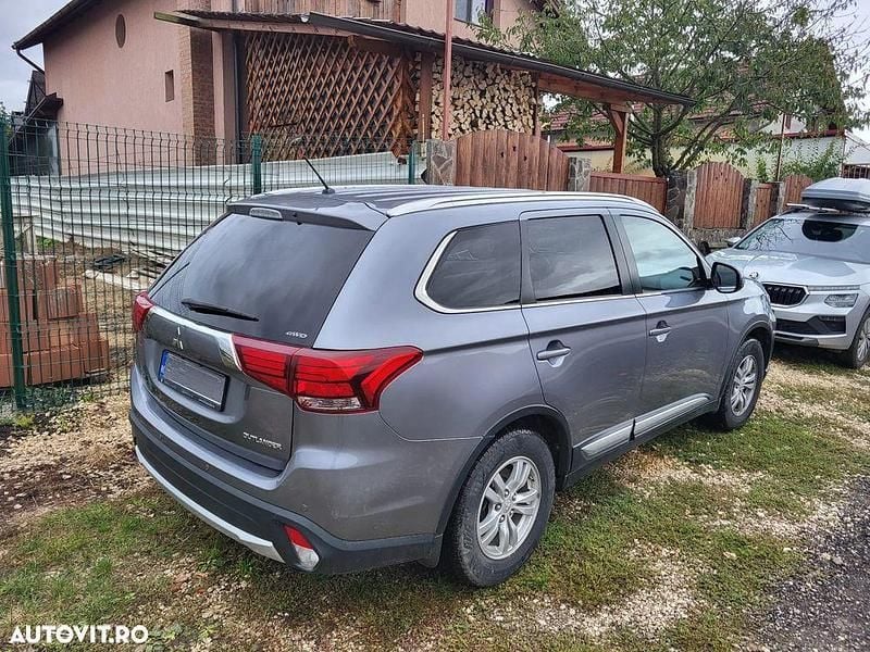 Culoaregri Utilizat 2016 Mitsubishi Outlander Intense SUV | 10.800 EUR (Preț OK) - Imagine 1/4