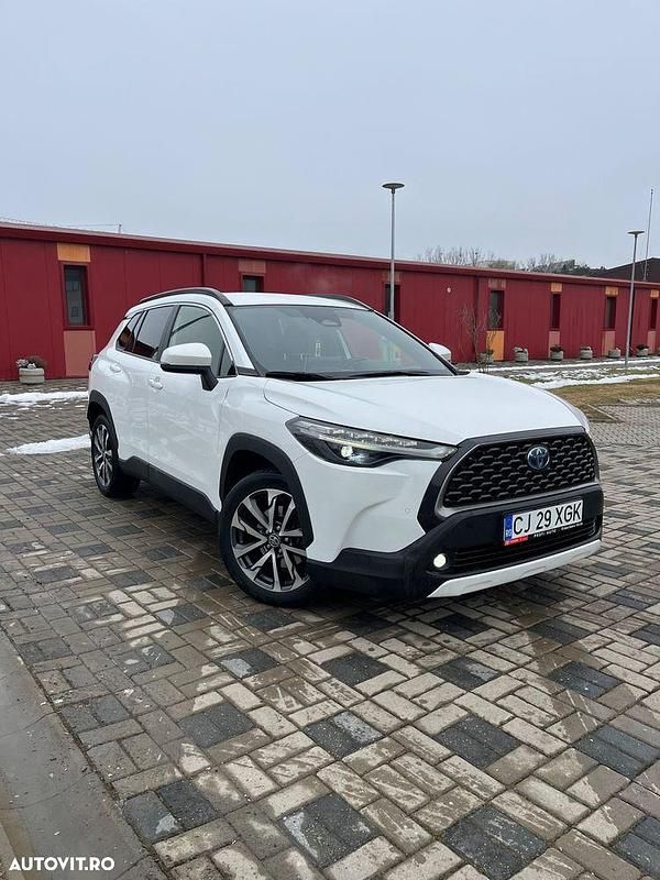 Culoarealb Second-hand 2022 Toyota Corolla Cross Lounge SUV | 26.800 EUR (Preț bun) - Imagine 1/4