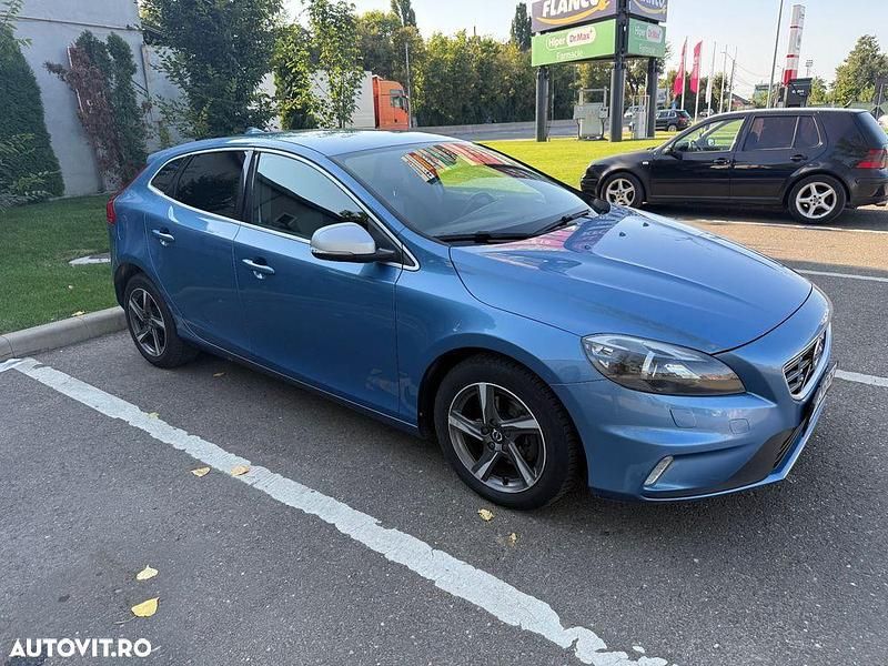 Culoarealbastru Utilizat 2015 Volvo V40 R-Design Break | 8.250 EUR (Preț OK) - Imagine 1/4