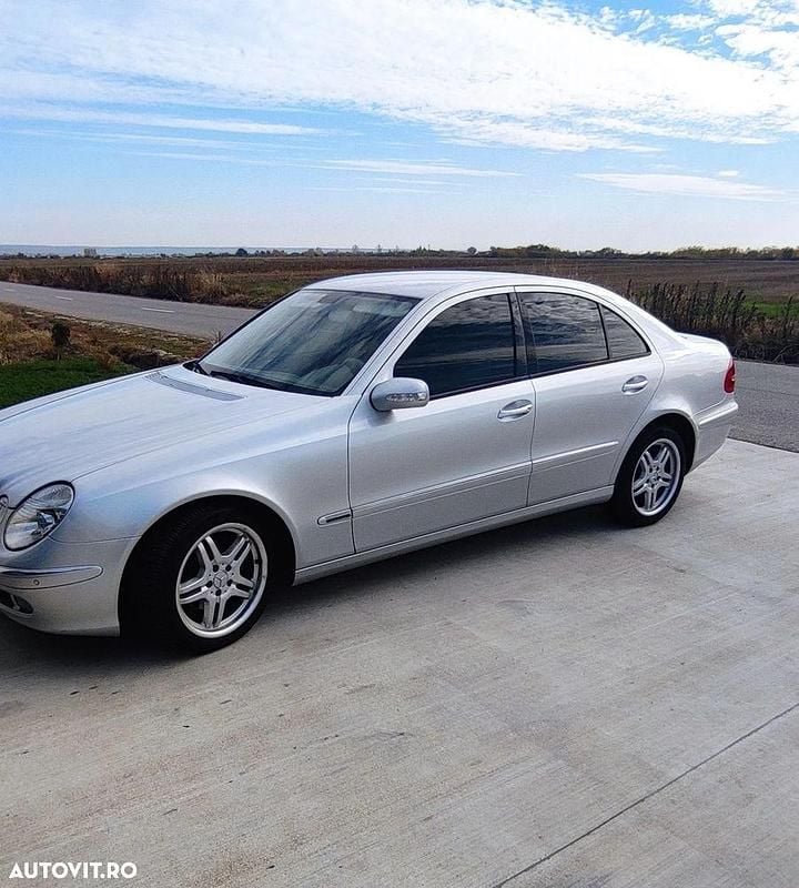 Culoaregri Utilizat 2006 Mercedes E220 Elegance Berlinǎ | 4.300 EUR (Super Preț) - Imagine 1/4