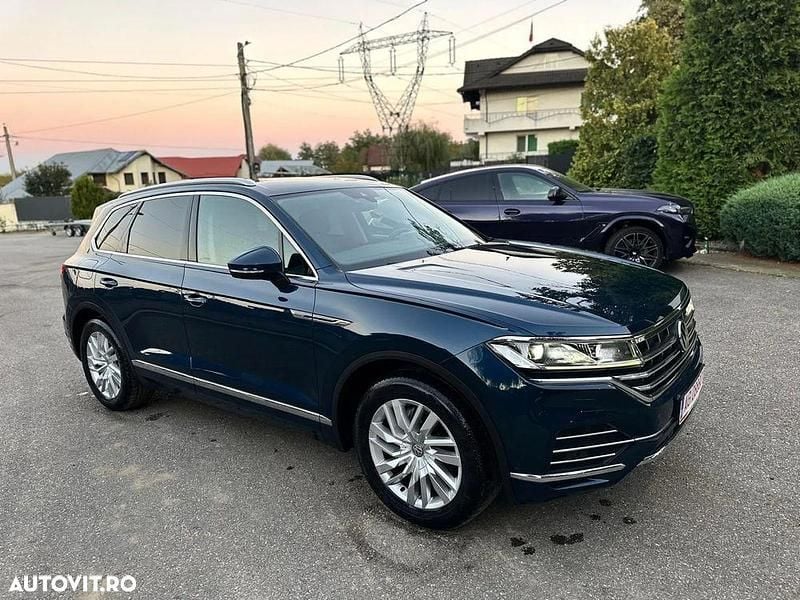 Culoarealbastru Utilizat 2019 VW Touareg SUV | 26.490 EUR (Preț bun) - Imagine 1/4