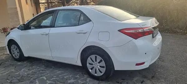 Second-hand Toyota Corolla 97 CP (71 kW) 2015 Alb Berlinǎ