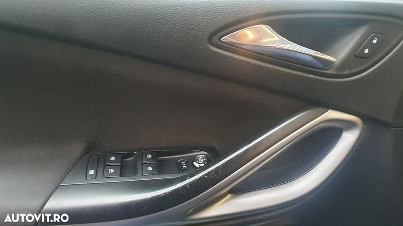 Second-hand Opel Astra Dynamic 125 CP (91 kW) 2017 Culoarealbastru Hatchback