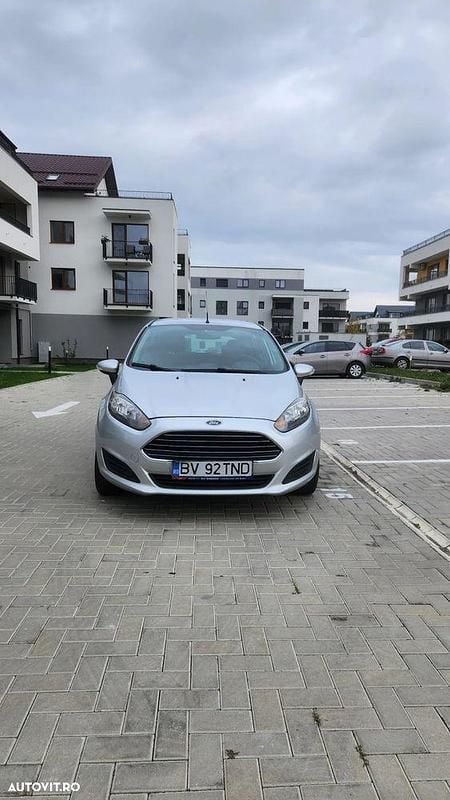 Culoareargint Utilizat 2013 Ford Fiesta Trend Hatchback | 2.900 EUR (Preț bun) - Imagine 1/4
