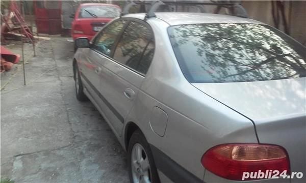 Second-hand Toyota Avensis 129 CP (94 kW) 2002 Galben Berlinǎ