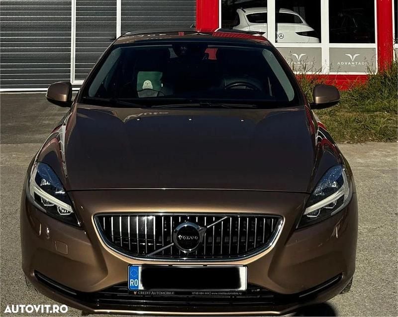 Culoaremaro Utilizat 2016 Volvo V40 Inscription Hatchback | 13.299 EUR (Scump) - Imagine 1/4