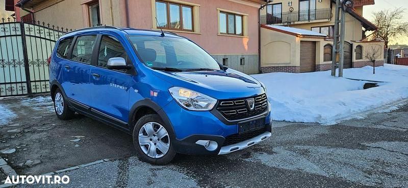 Second-hand Dacia Lodgy Stepway 131 CP (96 kW) 2020 Culoarealbastru Monovolum