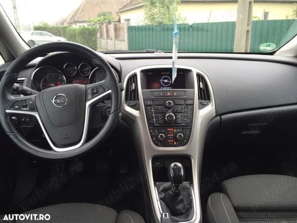 Gri Utilizat 2011 Opel Astra Enjoy Break | 3.900 EUR (Puțin scump) - Imagine 1/4
