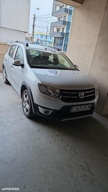 Culoareargint Second-hand 2015 Dacia Sandero Stepway | 4.800 EUR (Preț bun) - Imagine 1/4