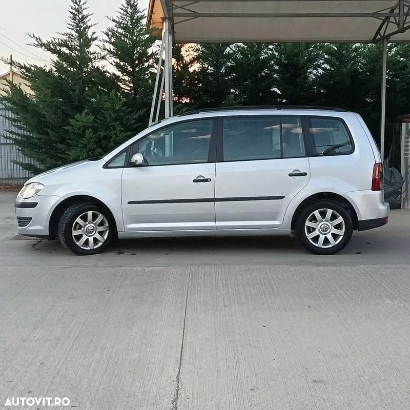 Second-hand VW Touran Conceptline 105 CP (77 kW) 2008 Culoaregri Monovolum