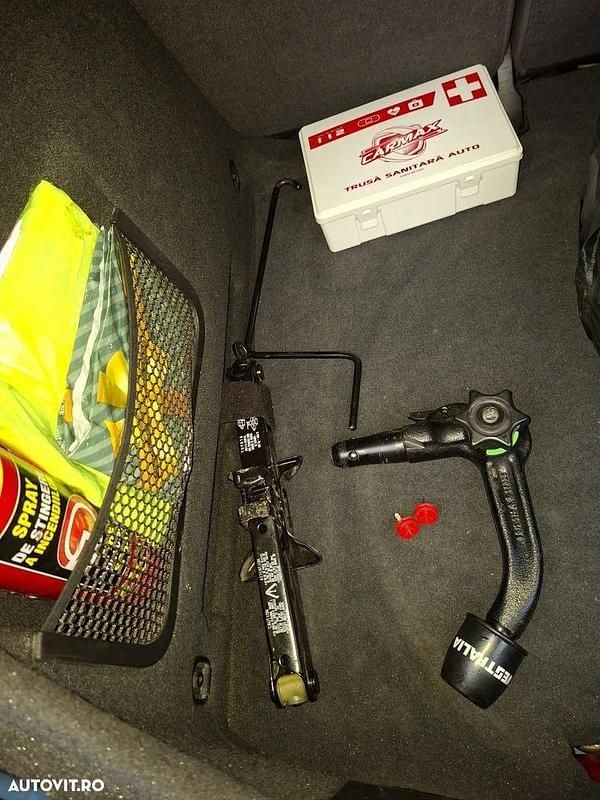 Second-hand Seat Leon Ecomotive 105 CP (77 kW) 2010 Culoarealbastru Hatchback