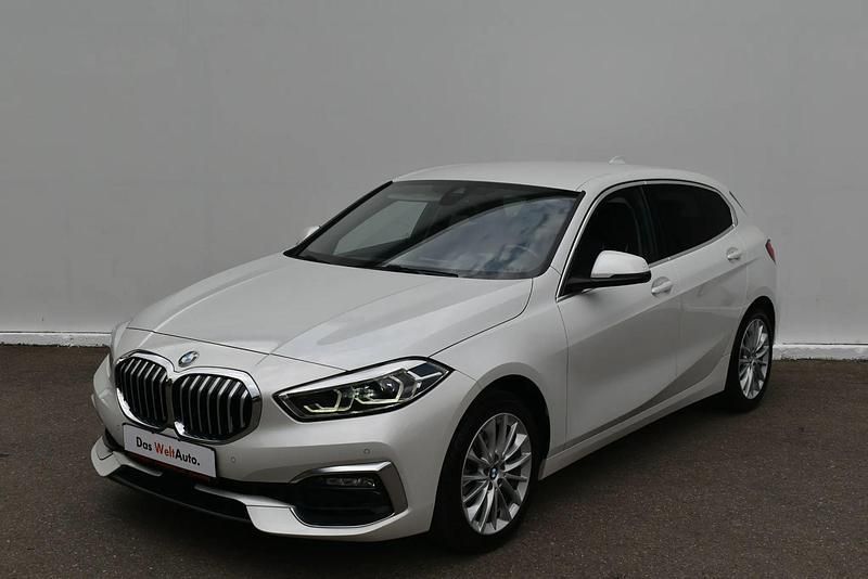 Alb Utilizat 2022 BMW 118 Luxury Line Hatchback | 19.999 EUR - Imagine 1/4