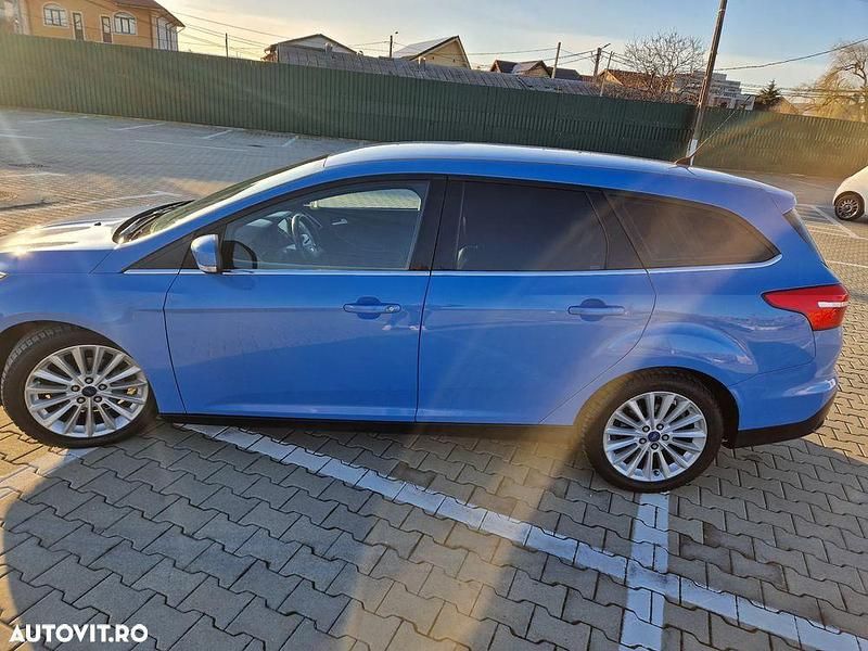 Second-hand Ford Focus Titanium 120 CP (88 kW) 2016 Culoarealbastru Hatchback