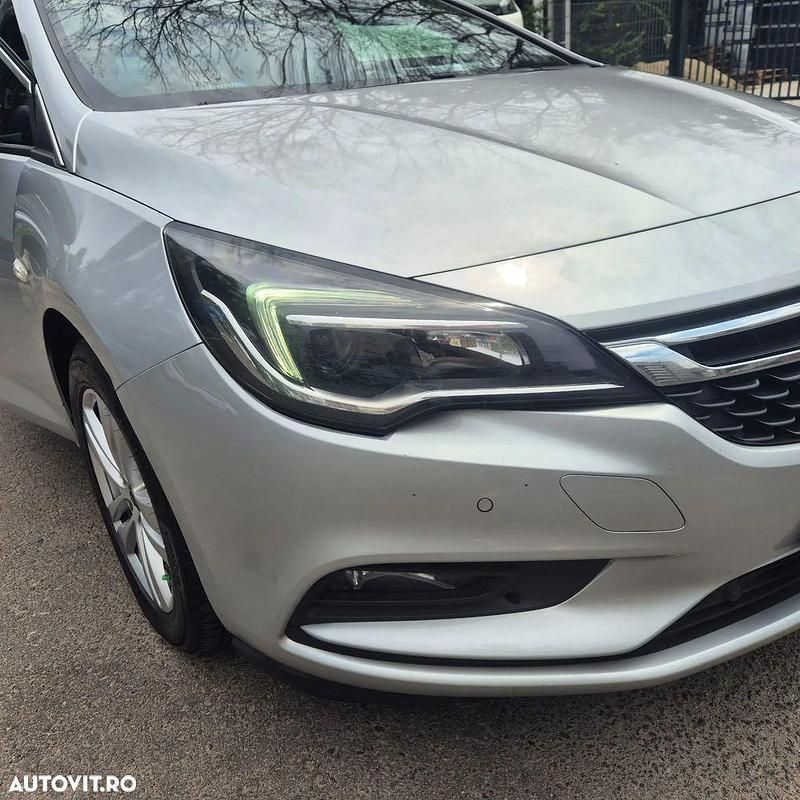 Gri Utilizat 2017 Opel Astra Innovation Break | 9.250 EUR (Scump) - Imagine 1/4