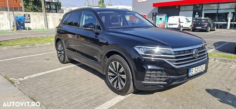 Culoarenegru Utilizat 2021 VW Touareg SUV | 32.500 EUR - Imagine 1/4