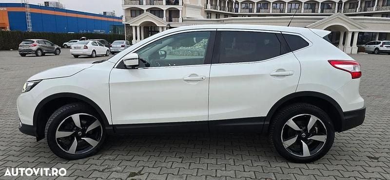 Second-hand Nissan Qashqai N-Vision 130 CP (95 kW) 2017 Culoarealb SUV