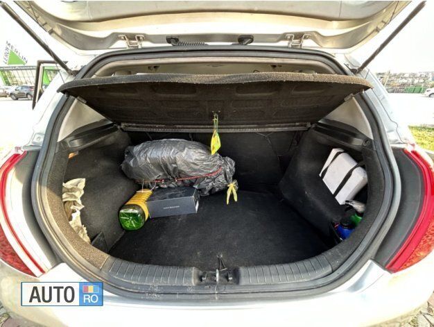 Second-hand Kia Ceed 109 CP (80 kW) 2008 Argintiu Hatchback