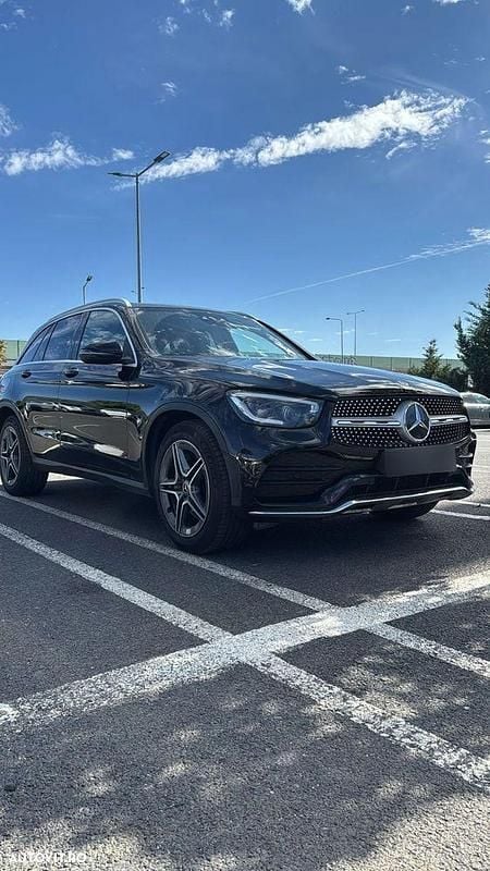 Culoarenegru Utilizat 2020 Mercedes GLC200 SUV | 32.500 EUR (Preț OK) - Imagine 1/4
