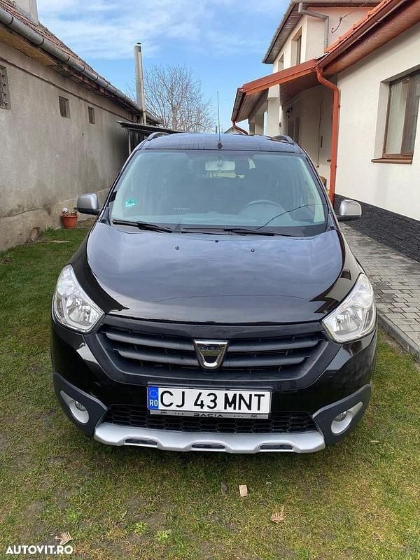 Second-hand Dacia Lodgy Stepway 115 CP (84 kW) 2016 Culoarenegru Monovolum