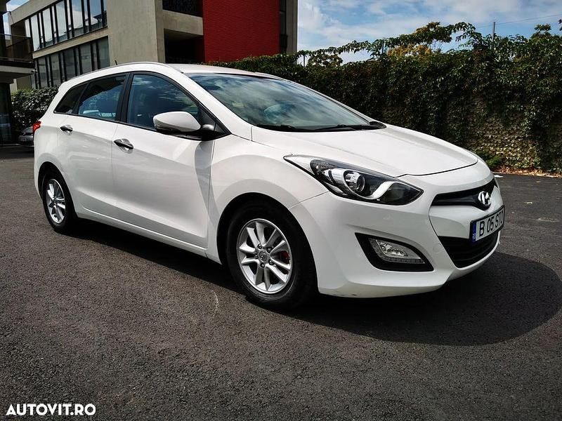 Culoarealb Utilizat 2014 Hyundai i30 Trend Break | 5.850 EUR (Preț bun) - Imagine 1/4