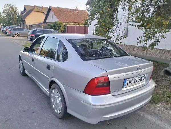 Gri Utilizat 2000 Opel Vectra Berlinǎ | 1.600 EUR - Imagine 1/4
