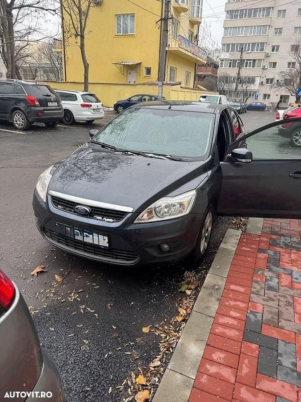 Culoaregri Second-hand 2009 Ford Focus Ambiente Hatchback | 4.000 EUR - Imagine 1/4