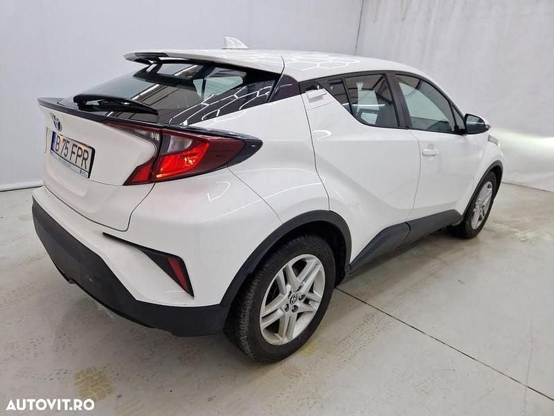 Second-hand Toyota C-HR 122 CP (89 kW) 2021 Culoarealb SUV