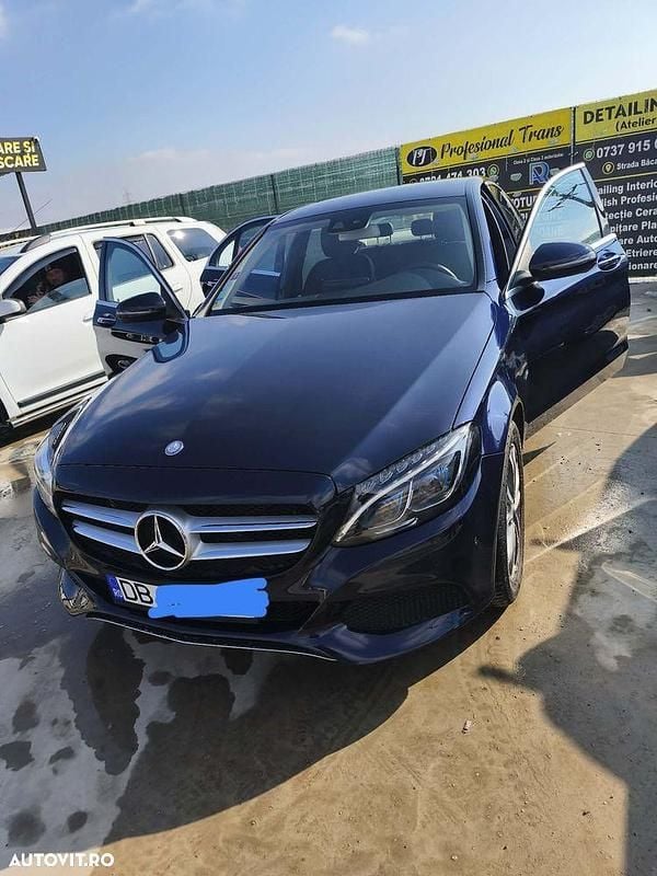 Second-hand Mercedes C350e 279 CP (205 kW) 2017 Culoarealbastru Berlinǎ